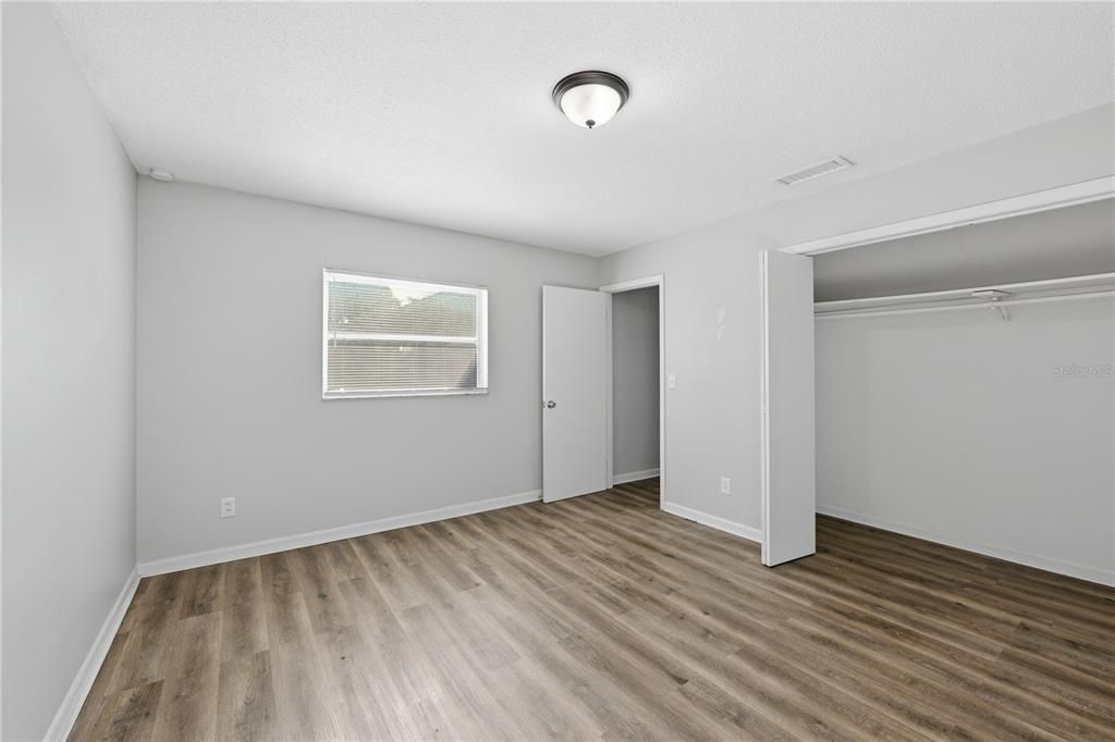 Под контрактом: $284,999 (3 спален, 2 ванн, 1408 Квадратных фут)