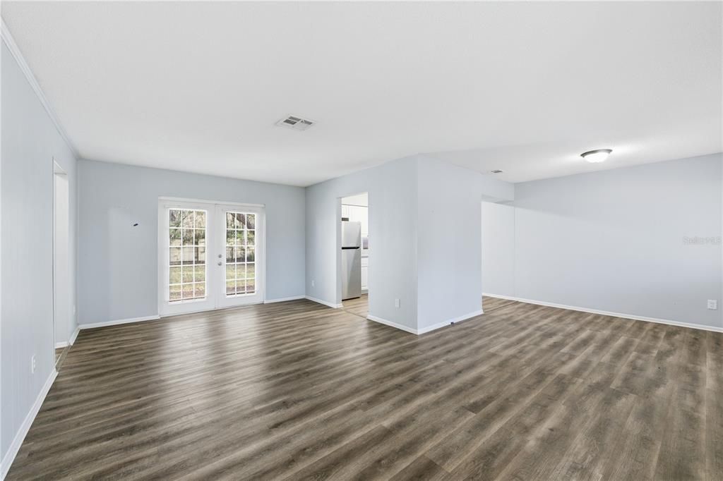 Под контрактом: $284,999 (3 спален, 2 ванн, 1408 Квадратных фут)