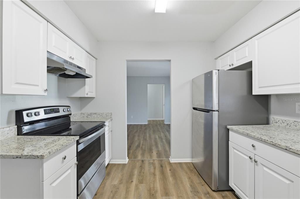 Под контрактом: $284,999 (3 спален, 2 ванн, 1408 Квадратных фут)