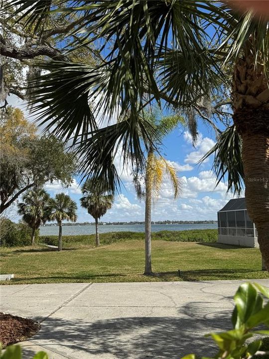 На продажу: $299,900 (0.27 acres)