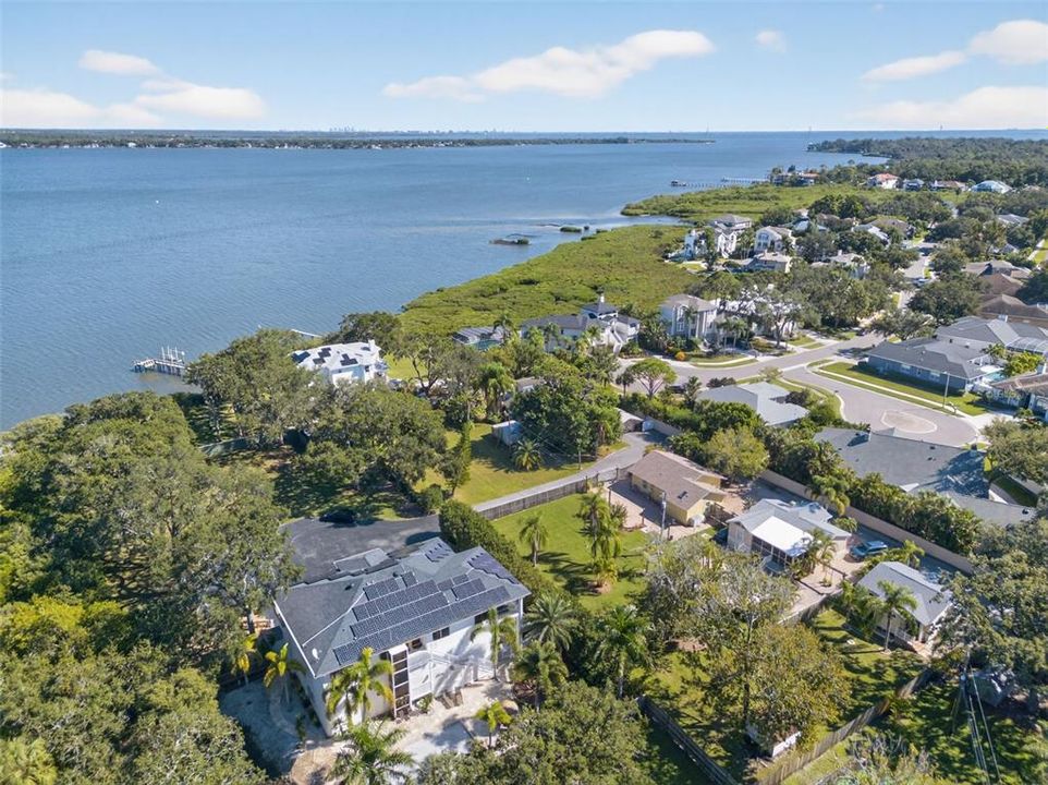 На продажу: $299,900 (0.27 acres)