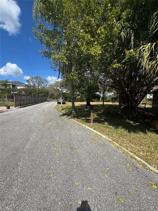 На продажу: $299,900 (0.27 acres)