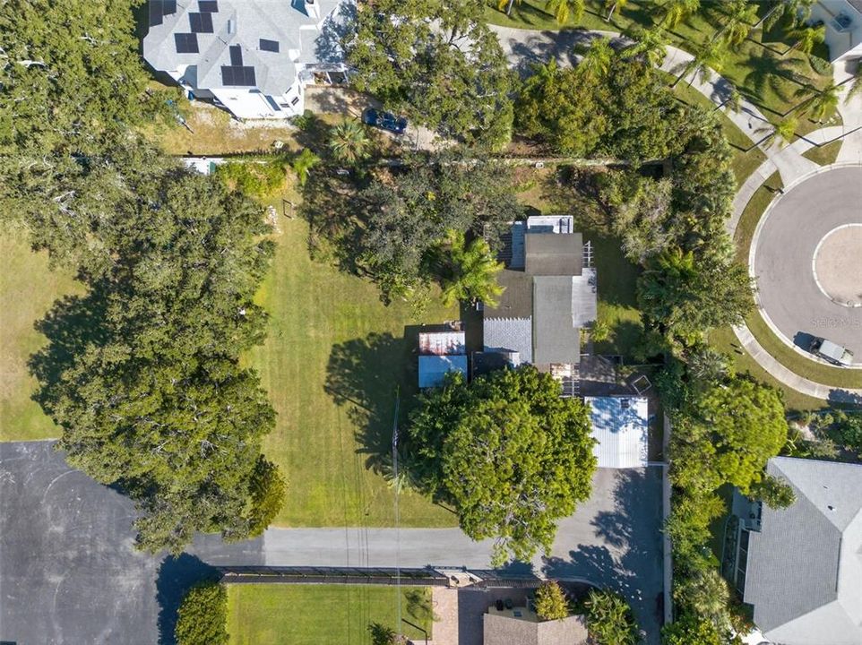 На продажу: $299,900 (0.27 acres)