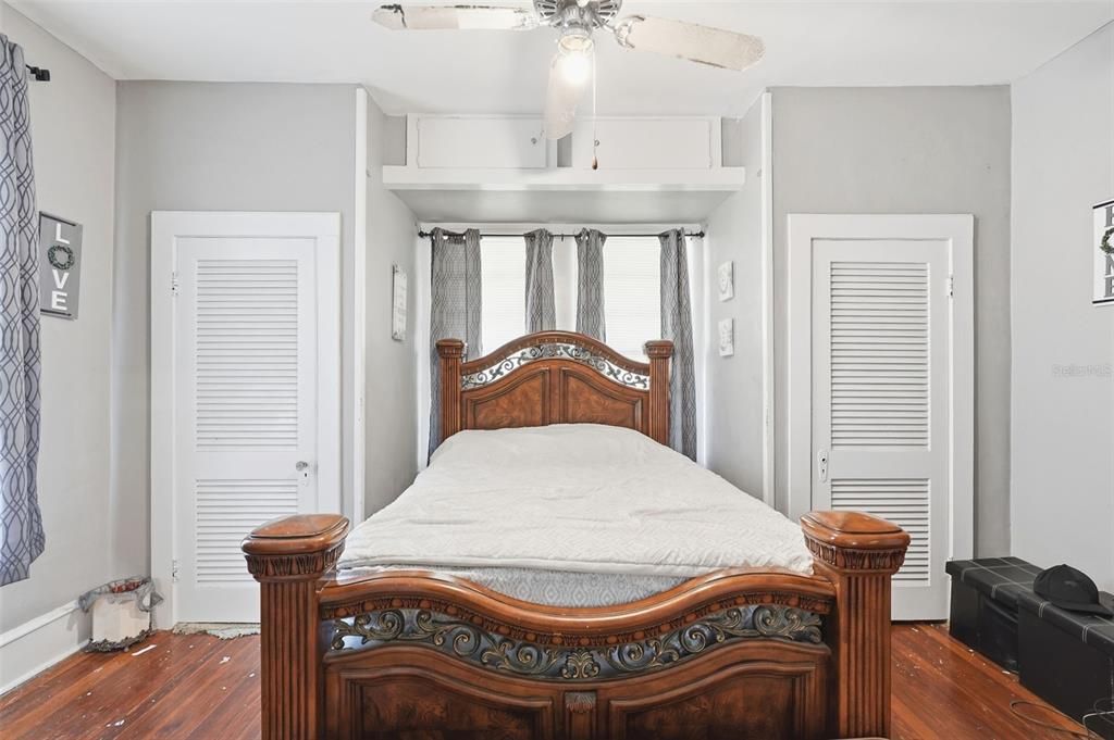 For Sale: $260,000 (4 beds, 1 baths, 2600 Square Feet)