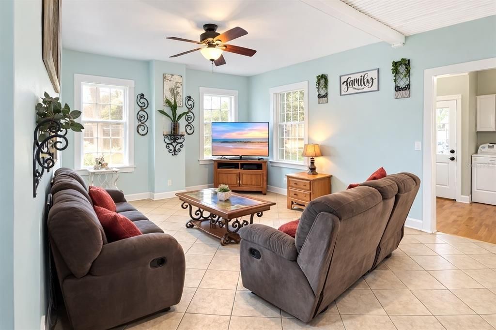 For Sale: $260,000 (4 beds, 1 baths, 2600 Square Feet)