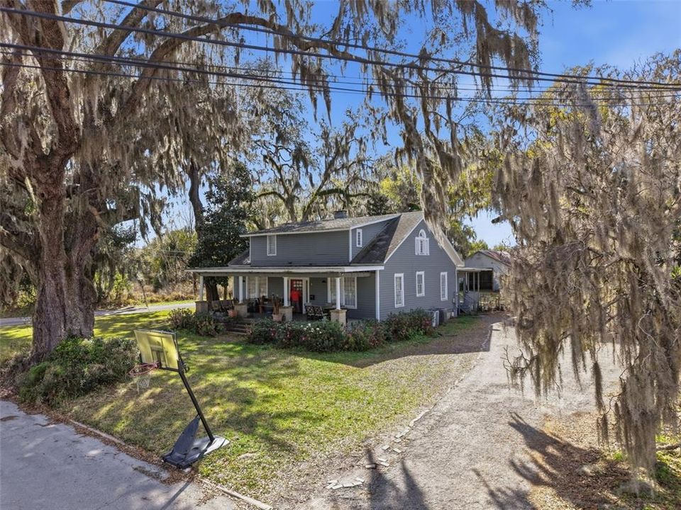 For Sale: $260,000 (4 beds, 1 baths, 2600 Square Feet)