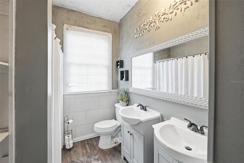 For Sale: $260,000 (4 beds, 1 baths, 2600 Square Feet)