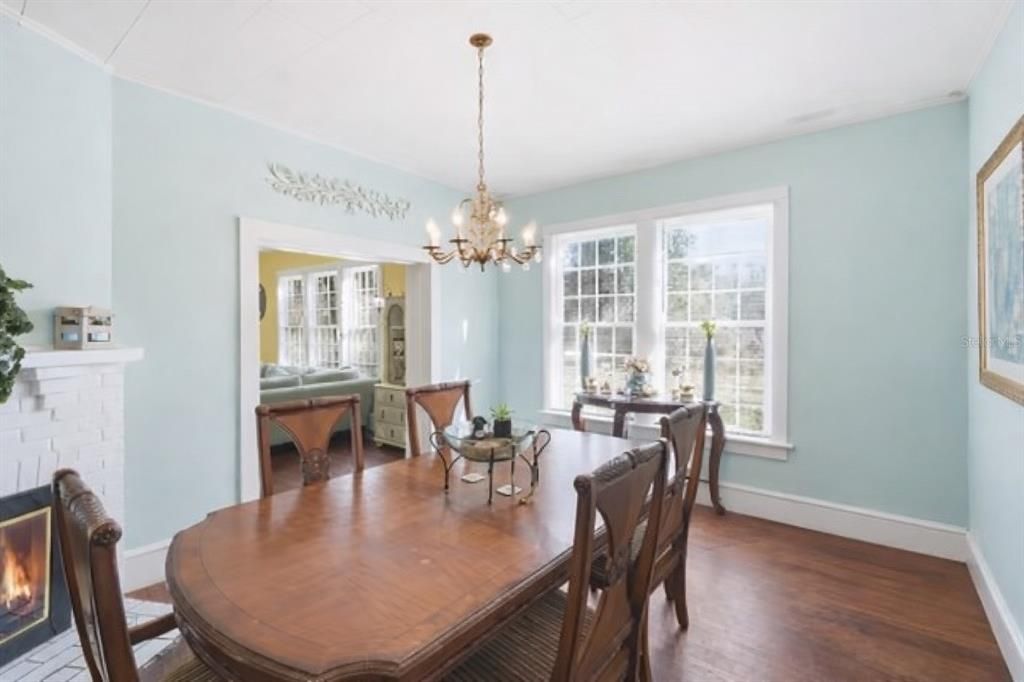 For Sale: $260,000 (4 beds, 1 baths, 2600 Square Feet)