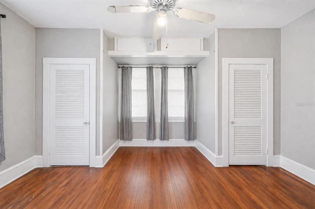 For Sale: $260,000 (4 beds, 1 baths, 2600 Square Feet)