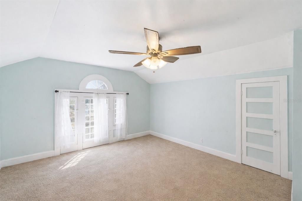For Sale: $260,000 (4 beds, 1 baths, 2600 Square Feet)