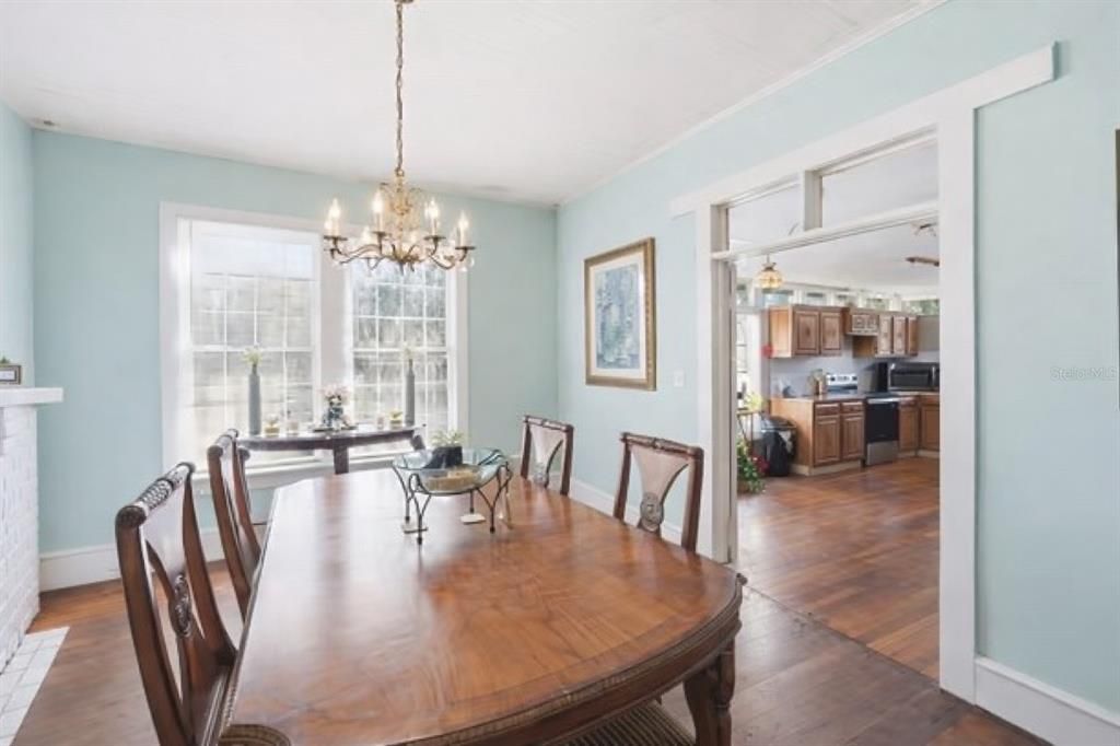 For Sale: $260,000 (4 beds, 1 baths, 2600 Square Feet)