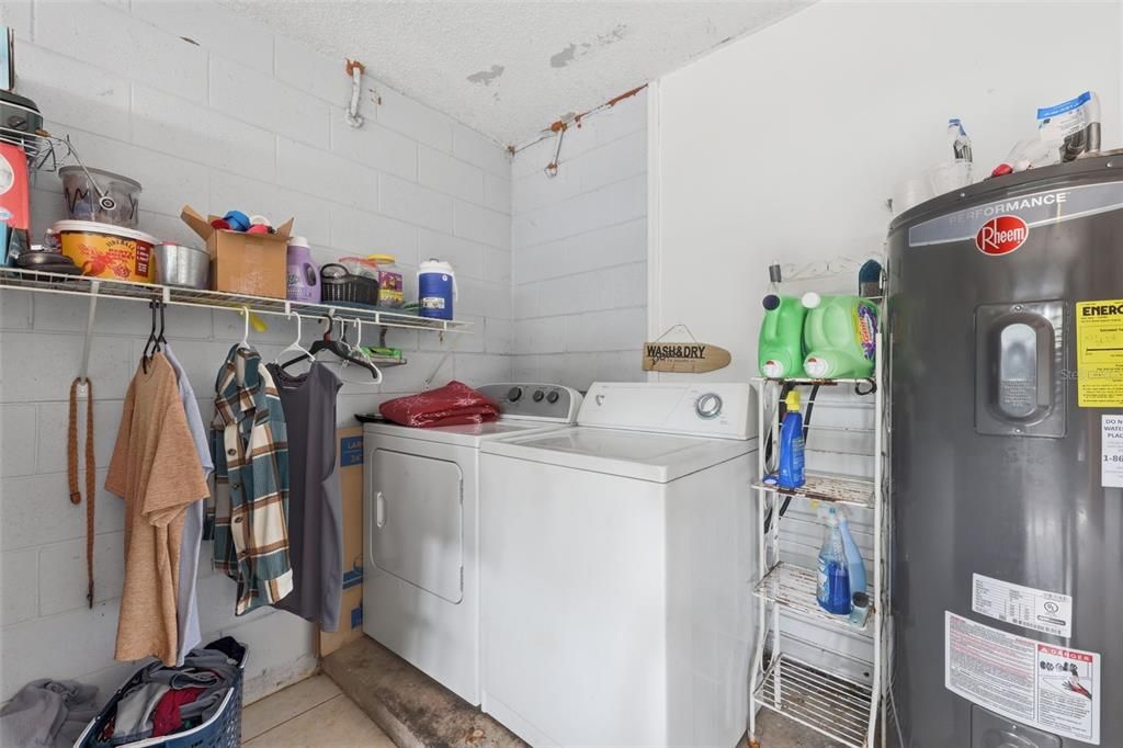 Activo con contrato: $345,000 (3 camas, 2 baños, 1592 Pies cuadrados)