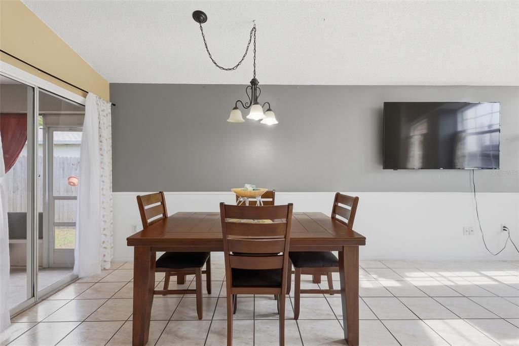 Activo con contrato: $345,000 (3 camas, 2 baños, 1592 Pies cuadrados)