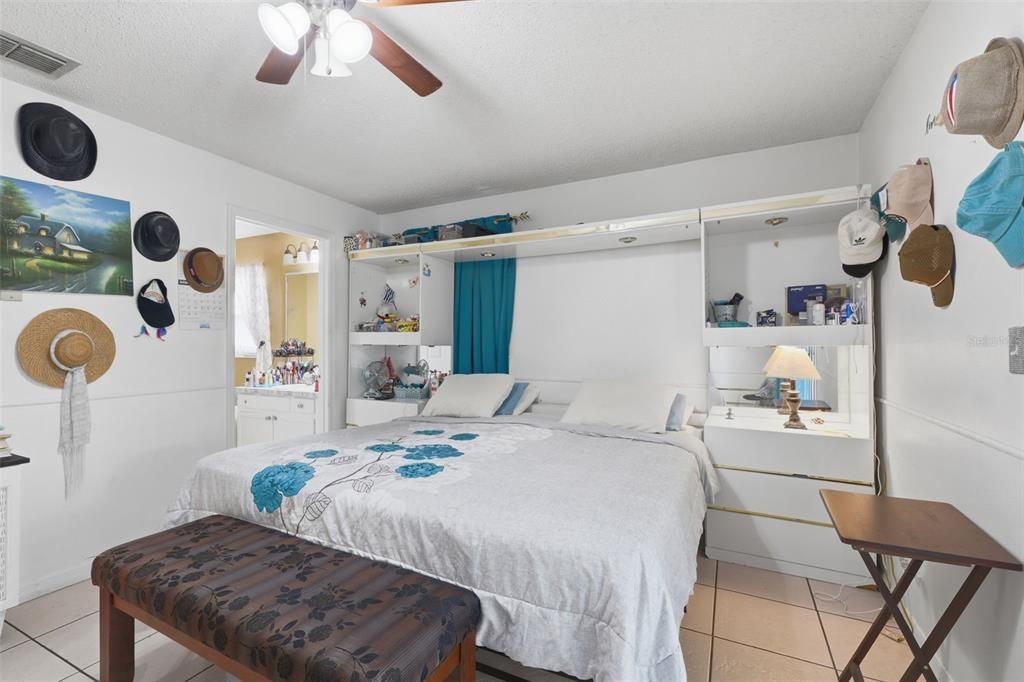Activo con contrato: $345,000 (3 camas, 2 baños, 1592 Pies cuadrados)