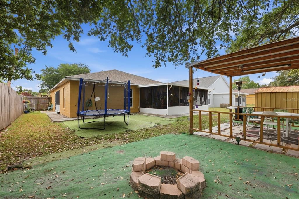 Activo con contrato: $345,000 (3 camas, 2 baños, 1592 Pies cuadrados)