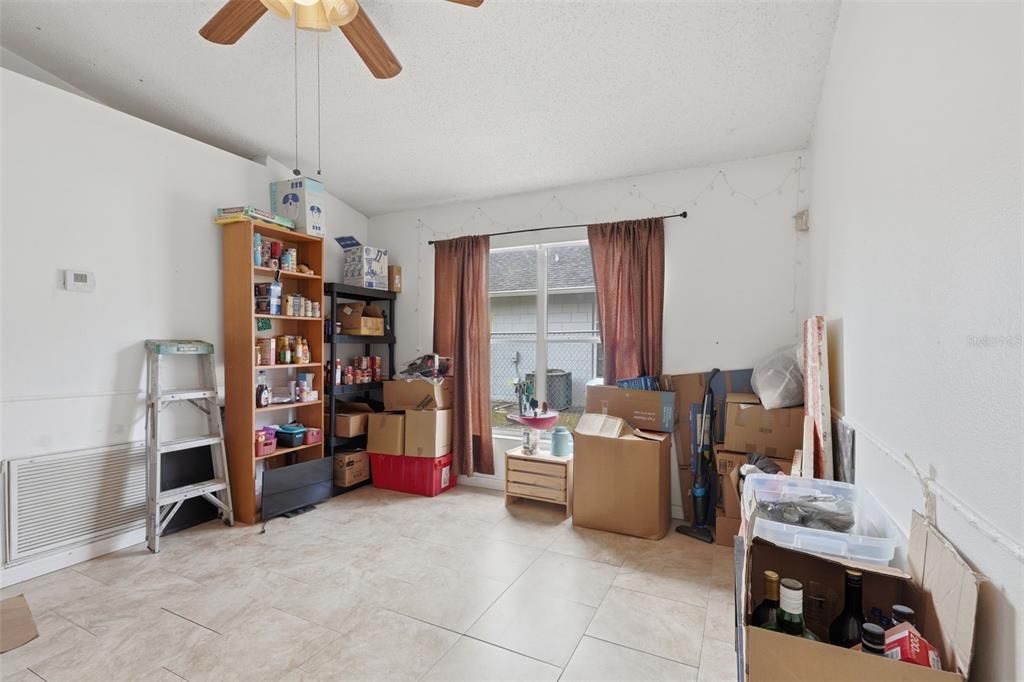 Activo con contrato: $345,000 (3 camas, 2 baños, 1592 Pies cuadrados)