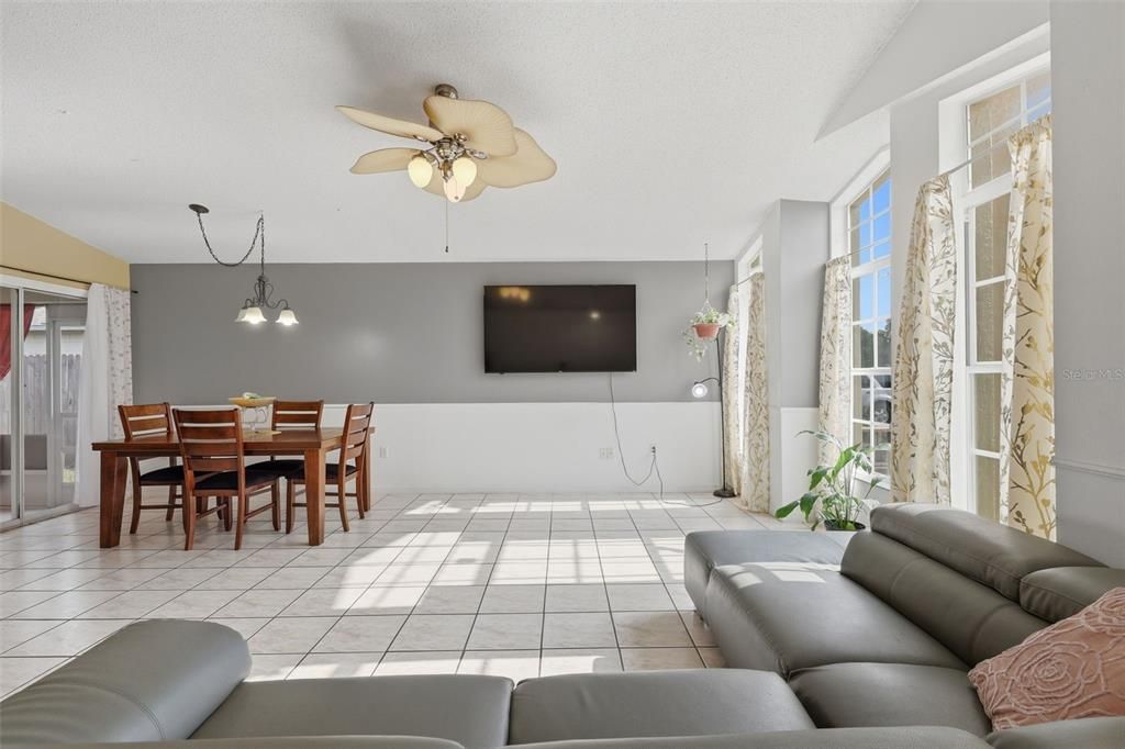 Activo con contrato: $345,000 (3 camas, 2 baños, 1592 Pies cuadrados)