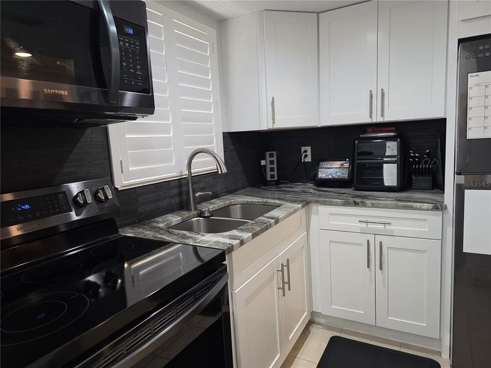 Active With Contract: $107,000 (2 beds, 1 baths, 744 Square Feet)