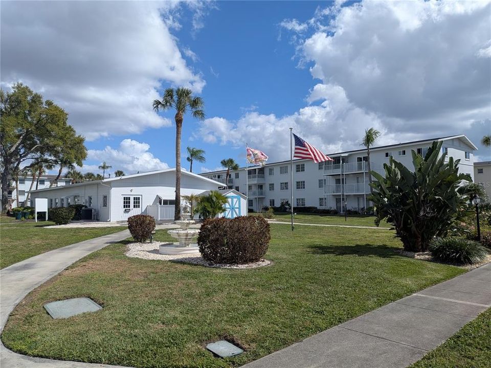 Active With Contract: $107,000 (2 beds, 1 baths, 744 Square Feet)