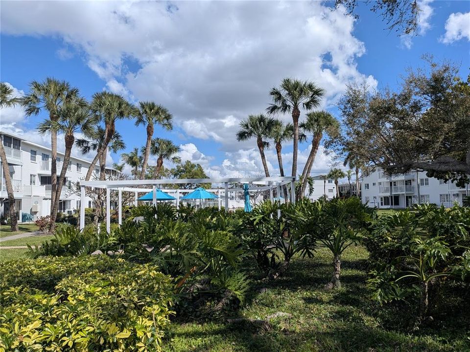 Active With Contract: $107,000 (2 beds, 1 baths, 744 Square Feet)