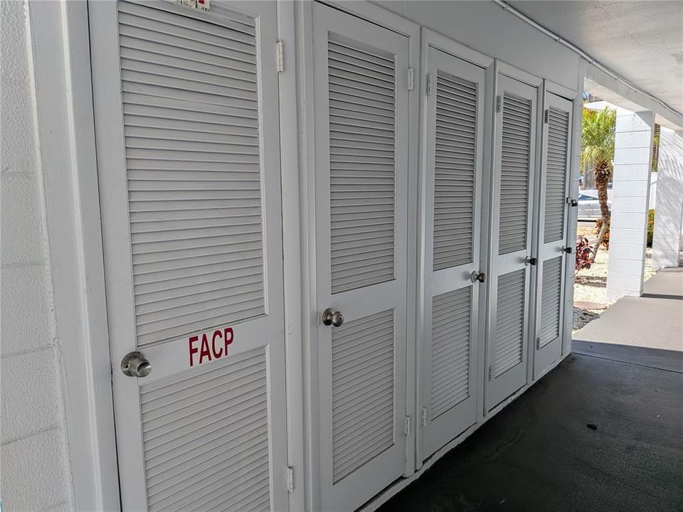 Active With Contract: $107,000 (2 beds, 1 baths, 744 Square Feet)