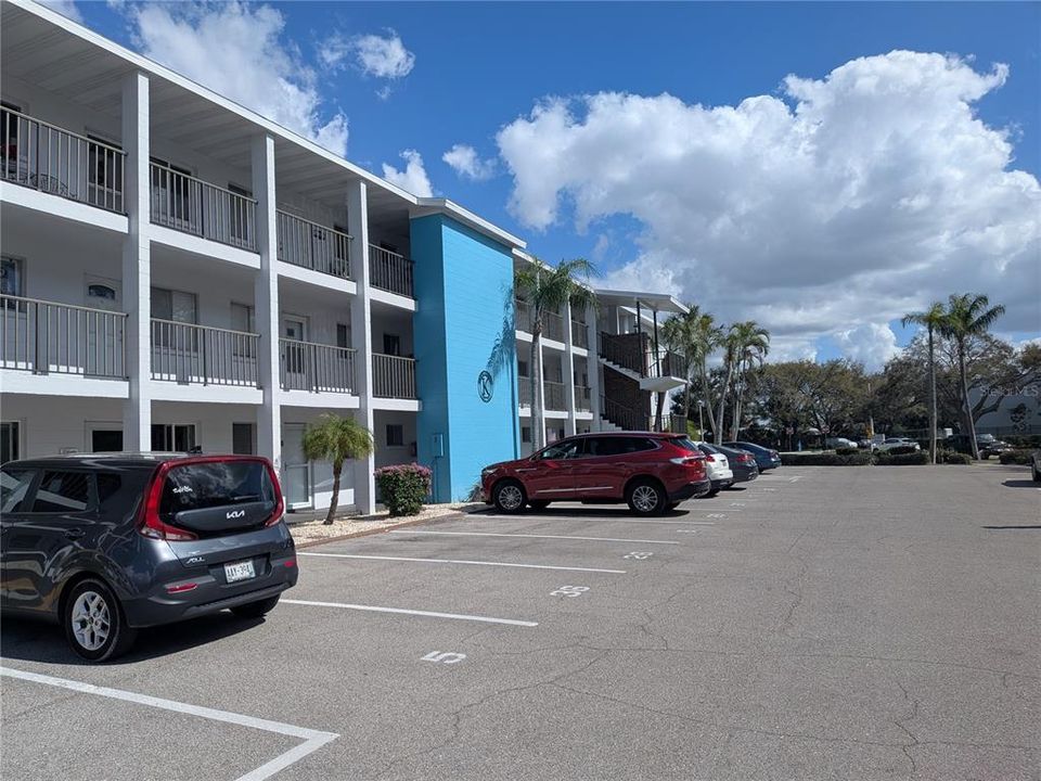 Active With Contract: $107,000 (2 beds, 1 baths, 744 Square Feet)