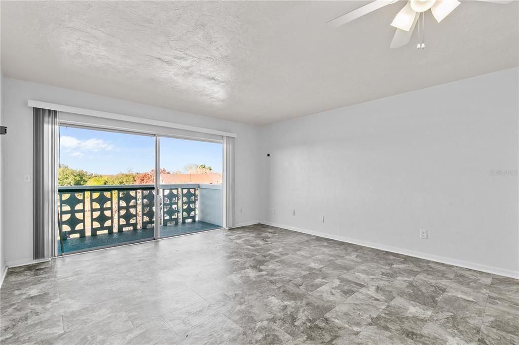 For Sale: $142,000 (1 beds, 1 baths, 680 Square Feet)