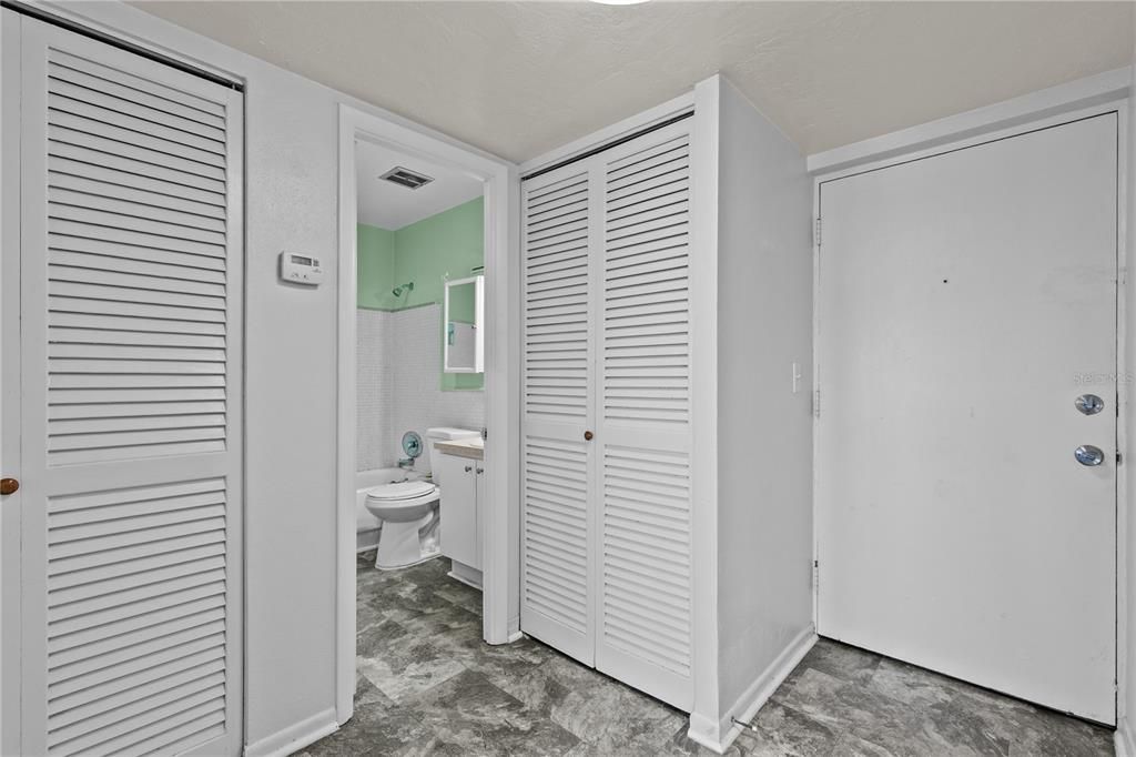 For Sale: $142,000 (1 beds, 1 baths, 680 Square Feet)