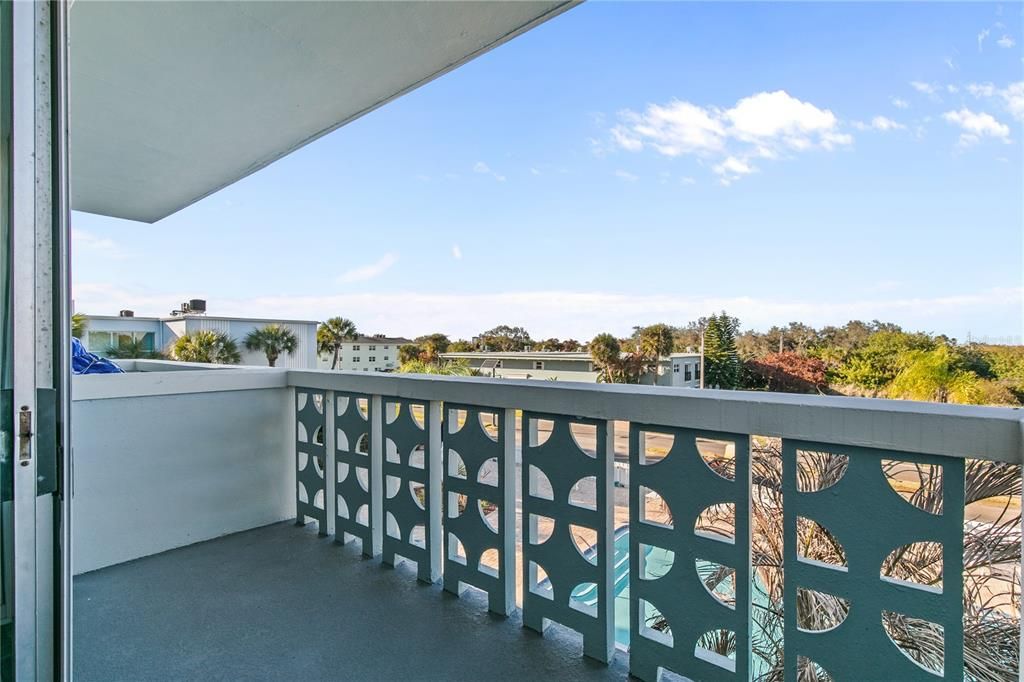 For Sale: $142,000 (1 beds, 1 baths, 680 Square Feet)