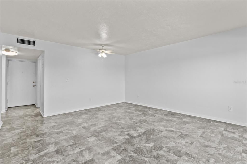 For Sale: $142,000 (1 beds, 1 baths, 680 Square Feet)