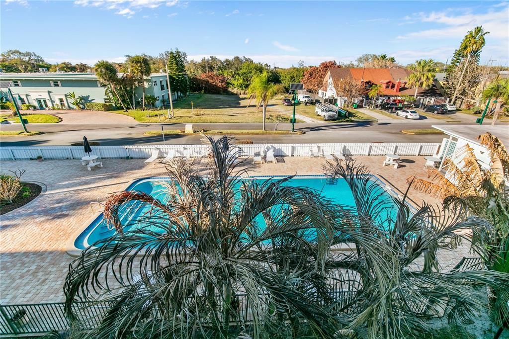 For Sale: $142,000 (1 beds, 1 baths, 680 Square Feet)