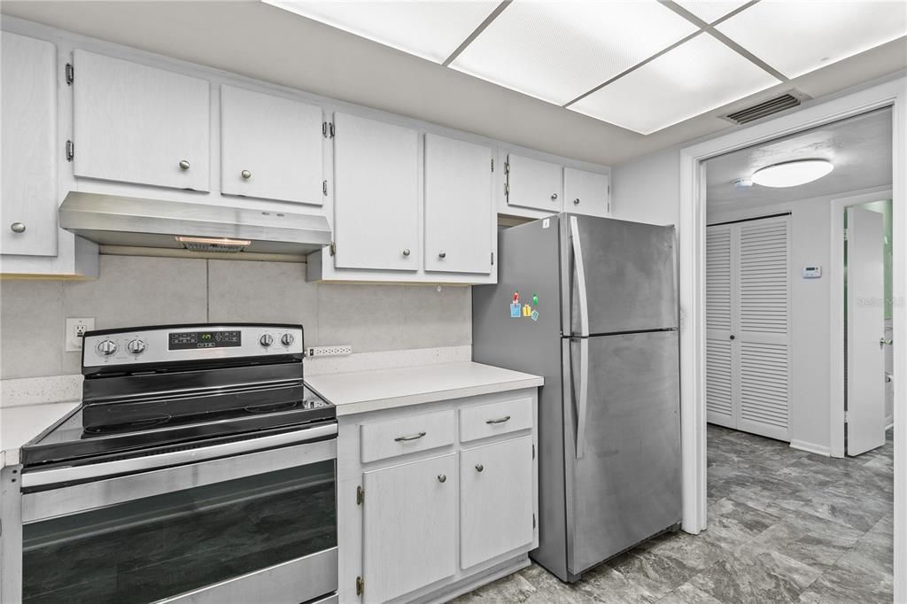 For Sale: $142,000 (1 beds, 1 baths, 680 Square Feet)