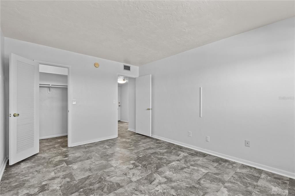 For Sale: $142,000 (1 beds, 1 baths, 680 Square Feet)