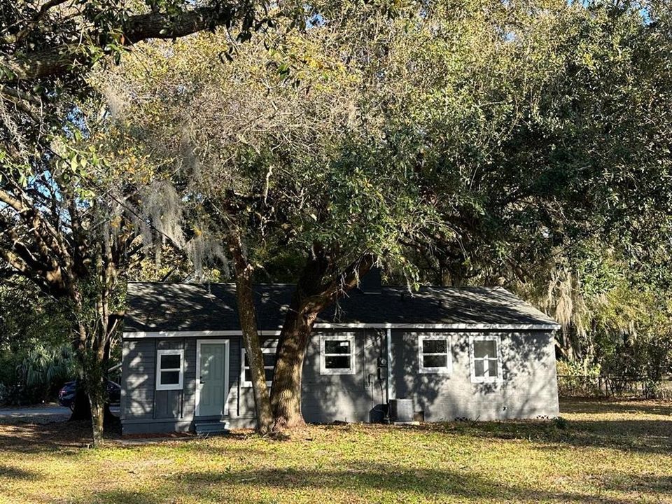 Active With Contract: $239,400 (2 beds, 1 baths, 993 Square Feet)