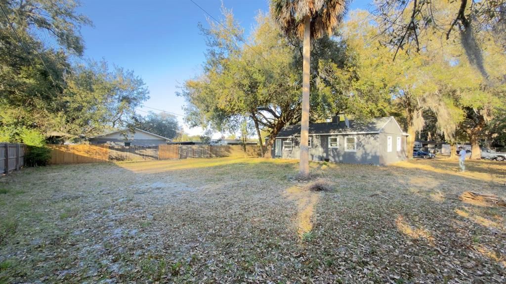 Active With Contract: $239,400 (2 beds, 1 baths, 993 Square Feet)