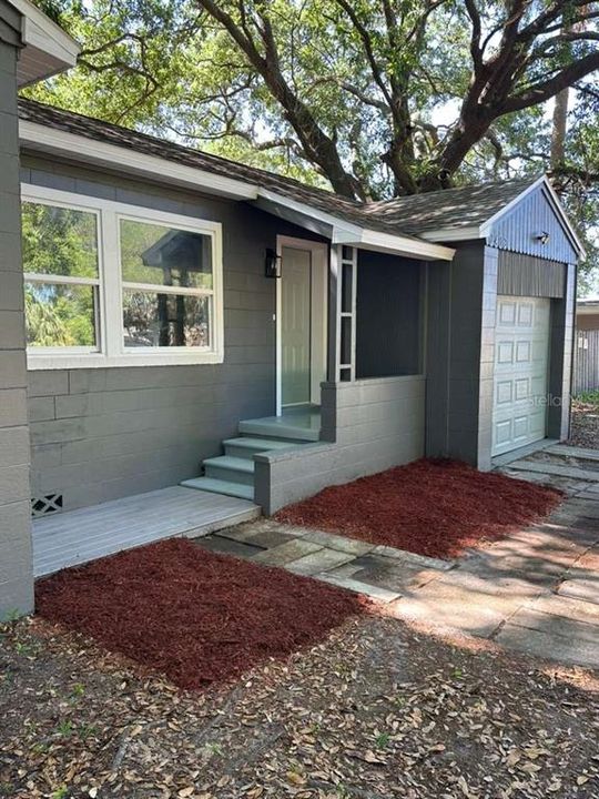 Active With Contract: $239,400 (2 beds, 1 baths, 993 Square Feet)