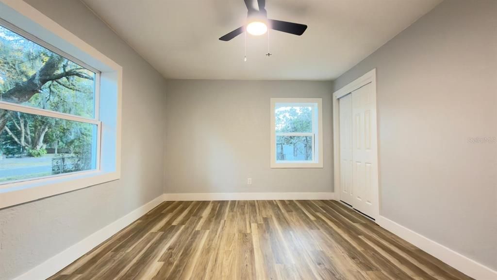 Active With Contract: $239,400 (2 beds, 1 baths, 993 Square Feet)