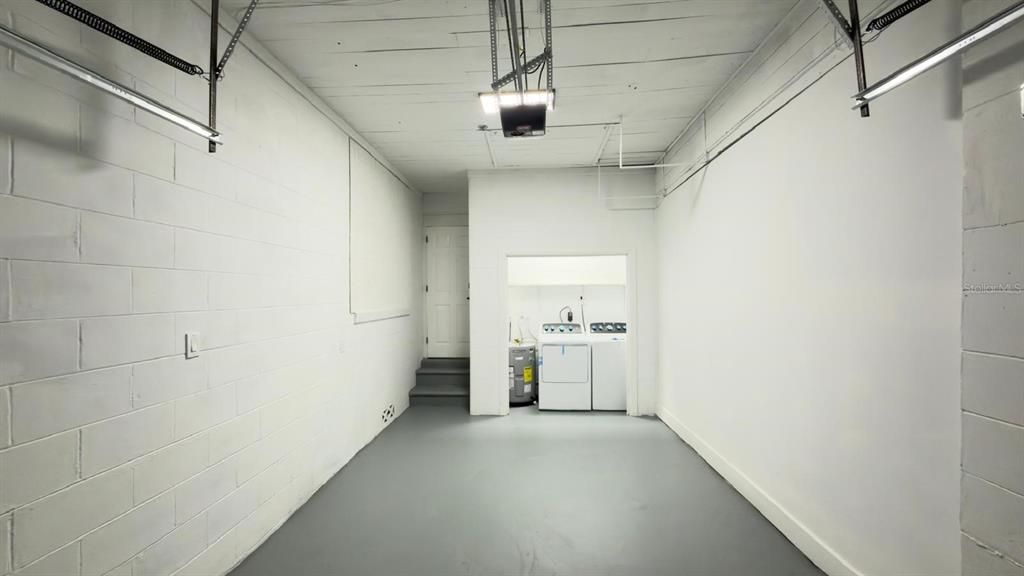 Active With Contract: $239,400 (2 beds, 1 baths, 993 Square Feet)