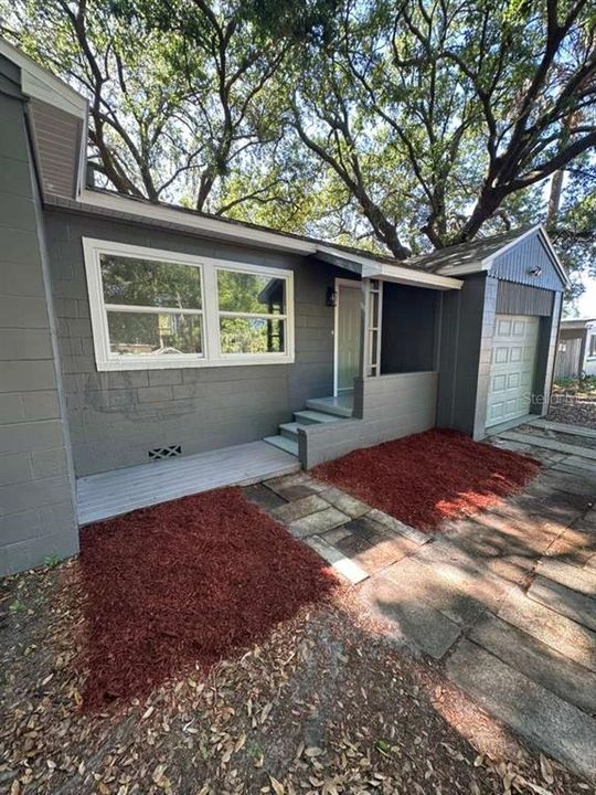 Active With Contract: $239,400 (2 beds, 1 baths, 993 Square Feet)