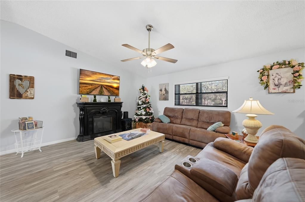 For Sale: $415,000 (3 beds, 2 baths, 2336 Square Feet)