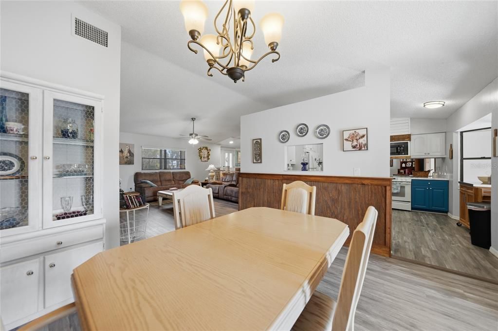 For Sale: $415,000 (3 beds, 2 baths, 2336 Square Feet)