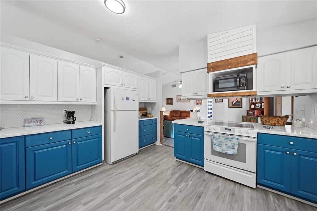 For Sale: $415,000 (3 beds, 2 baths, 2336 Square Feet)