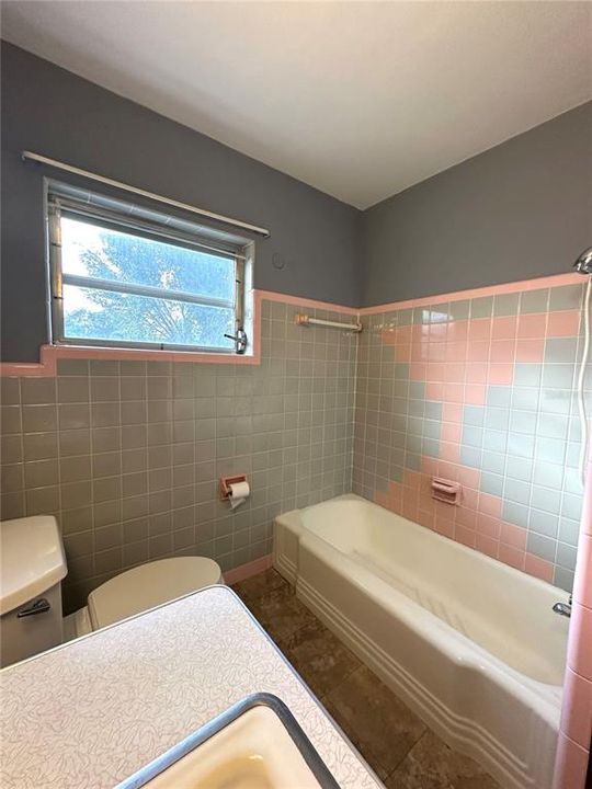 For Rent: $1,495 (2 beds, 1 baths, 920 Square Feet)
