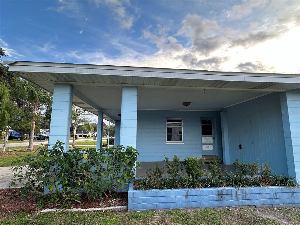 For Rent: $1,495 (2 beds, 1 baths, 920 Square Feet)
