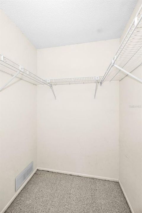 合同活跃: $185,000 (2 贝兹, 2 浴室, 968 平方英尺)