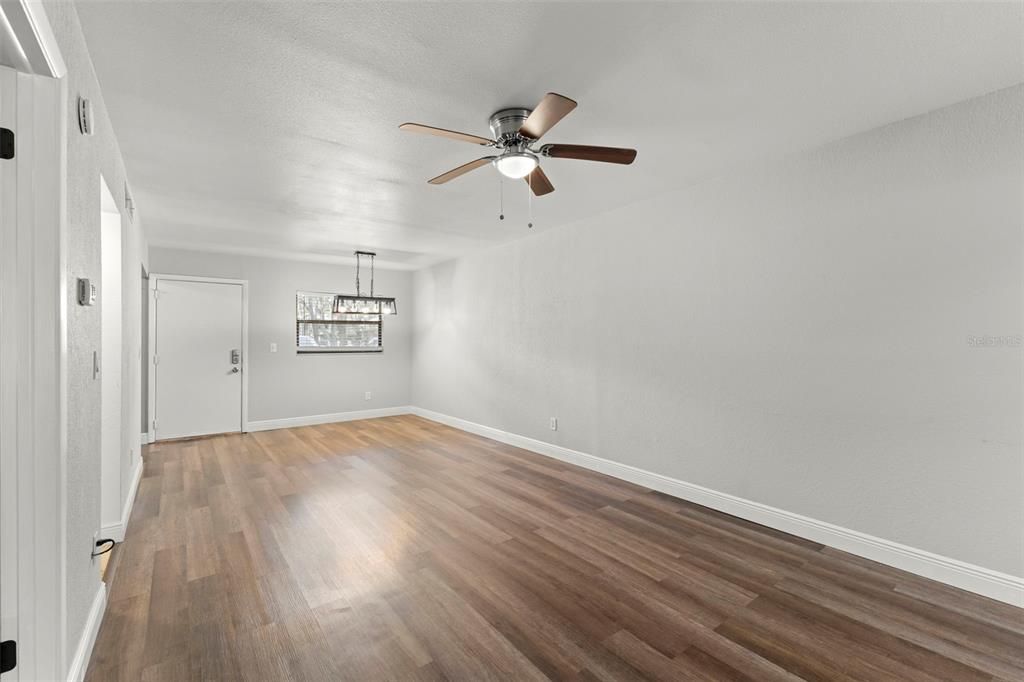 For Sale: $179,900 (1 beds, 1 baths, 750 Square Feet)