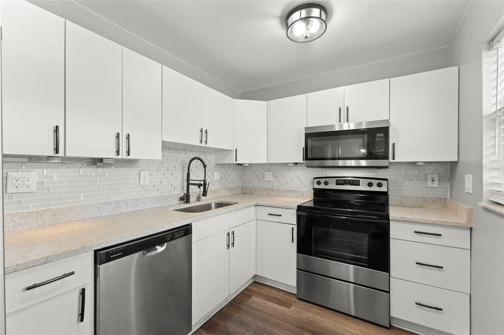 For Sale: $179,900 (1 beds, 1 baths, 750 Square Feet)