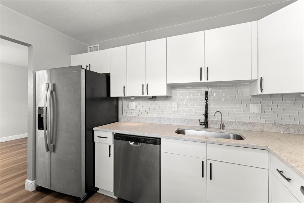 For Sale: $179,900 (1 beds, 1 baths, 750 Square Feet)