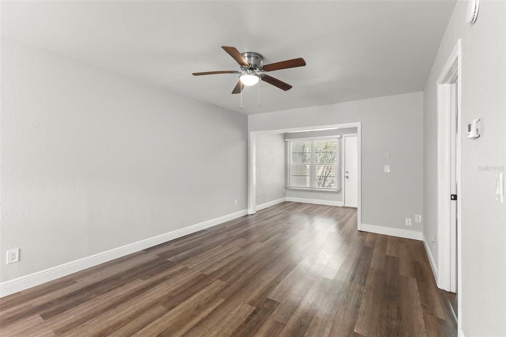 For Sale: $179,900 (1 beds, 1 baths, 750 Square Feet)