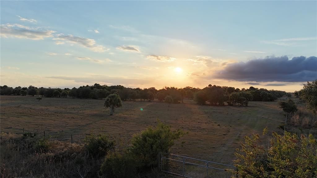 На продажу: $355,000 (20.98 acres)